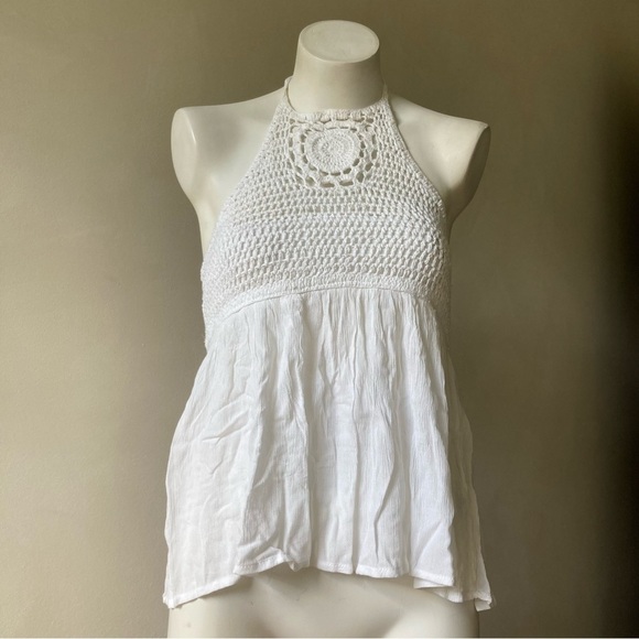 Sim & Sam | Lace Crochet Macramé Tie Halter Top - Picture 2 of 8